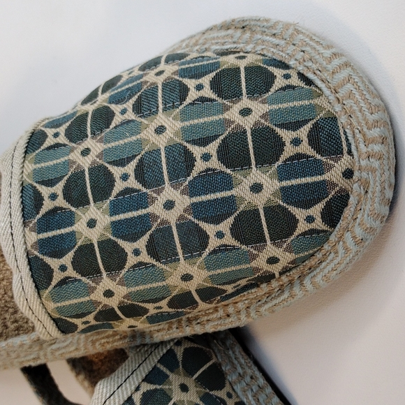 Slippers - Picture 2 of 2